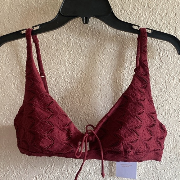 Andie Swim UPF 50+ The Crete Bikini Top Scallop Crochet Color:Syrah Size Small - Picture 2 of 8